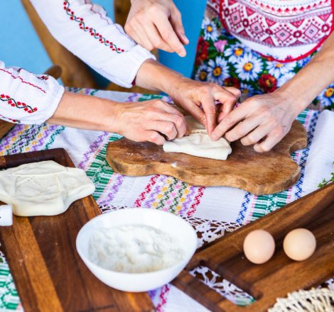 Mucenici cu zeamă: rețeta tradițională pentru un desert aromat și delicios